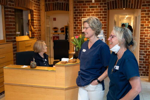 Zahnarztpraxis Gross Praxismanagerin und Kolleginnen